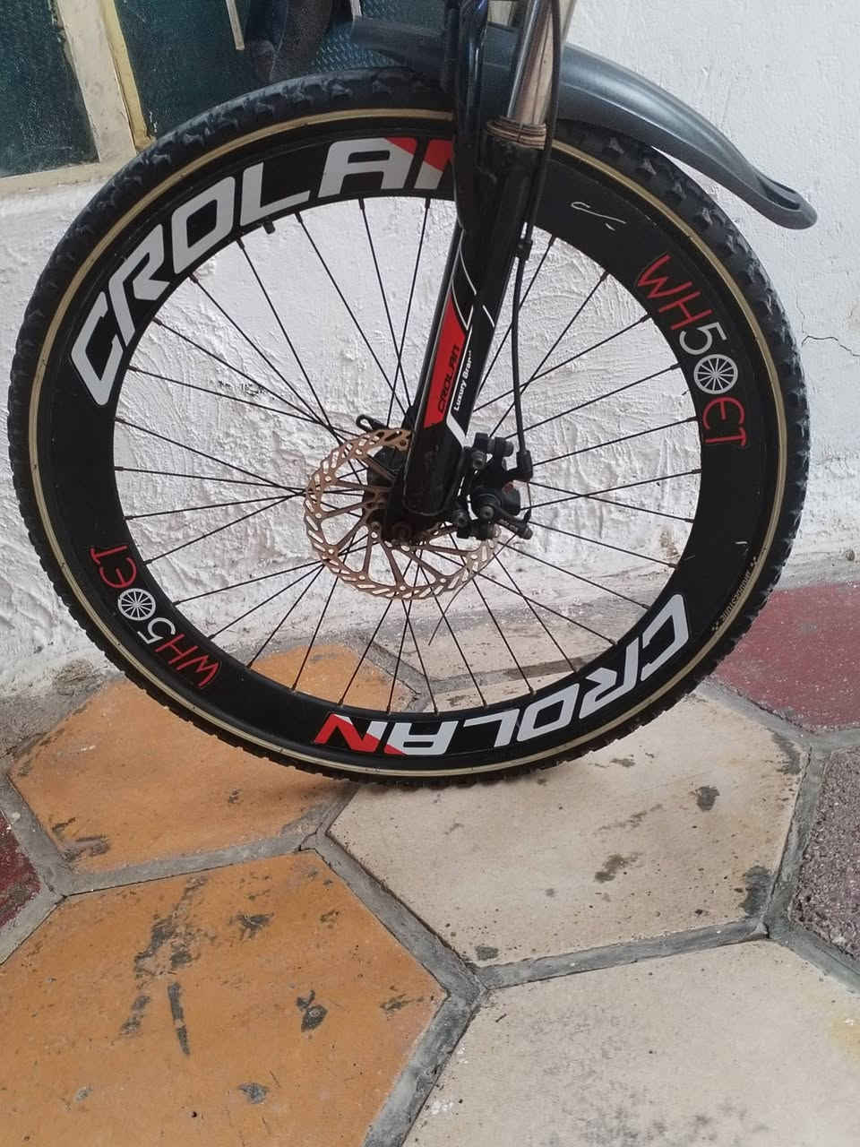 السلام عليكم شباب اخواني بايسكل امانت الله ما اعرف اسمه البايسكل مال صديقي حجم هم ما اعرفه الله شاهد علي بايسكل نضافه70٪ تايرات جدد بريكات امامي خلفي شغال بايسكل والله تاخذه مني تدعيلي صديقي يريد يبيعه لان حتاج فلوس يشتري دراجه بايسكل نضيف حيل امانت الله رقم*********** متواجد واتس واتصال
