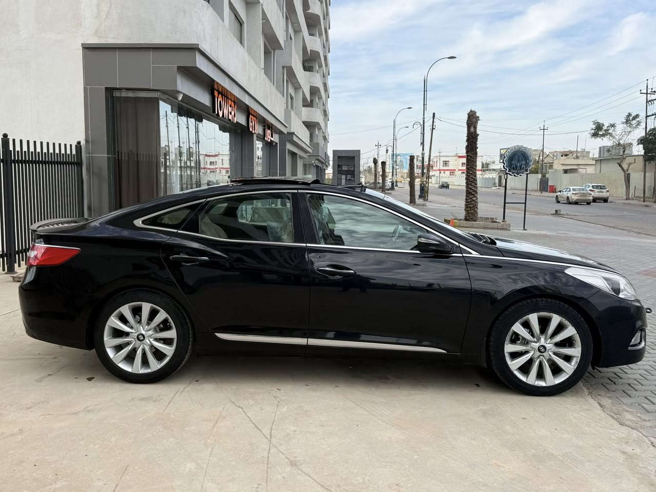 هونداي ازيرا خليجي موديل ٢٠١٣ مواصفات vip فول فول ١/١ لون اسود رقم سليمانية دولي مميز سنوية هزة فحص كله جديد لغاية ٢٠٢٩ شرط التحويل او الوكالة بانواما بصمة داخل لونين و فورميكا كشنات جلد و كهربائي و خزن ستيرن كهربائي ٣ بردات حساس امامي خلفي تبريد مركزي ترحيب بالمراية و شفط تحكمات ستيرن كروز سرعة بعد اهواية مواصفات محرك v٦ حجم ٣٠٠٠ گير و محرك شرط صدر امامي وخلفي و ٤ تايرات جديد كلشي بيه شغال وعالوضع البلادي سيارة كلين بدون صبغ وتبديل وتعديل بارد و رصعات و شخوط مابيه فقط ٣ اصابع كارت اب قبغ الصندوك سيارة من الدعامية للدعامية جاهزة واحلى من الصور بهواية دواخله لوك مكان السيارة كركوك السعر ١٣٣ وبيه مجال للشراي اخوان كاتب كل التفاصيل اقرا المنشور كامل شراي خابرني وتدلل ما اجاوب تعليقات رقم الموبايل 
***********
