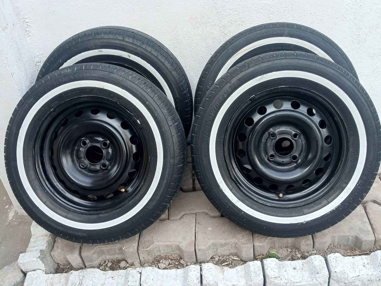 سلام عليكم تخم ويل وتاير خط ابيض حجم 185/70/14 ويل ابلادي مو تجاري بلادي ابل ختم تايرات زوج نضيف جديد شاده وزوج نص عمره مكاني كركوك واحد حزيران *********** اخوان هاذا رقم صاحبهن اني مكلف بل نشر اتصل ونشالله يصير قسمه
