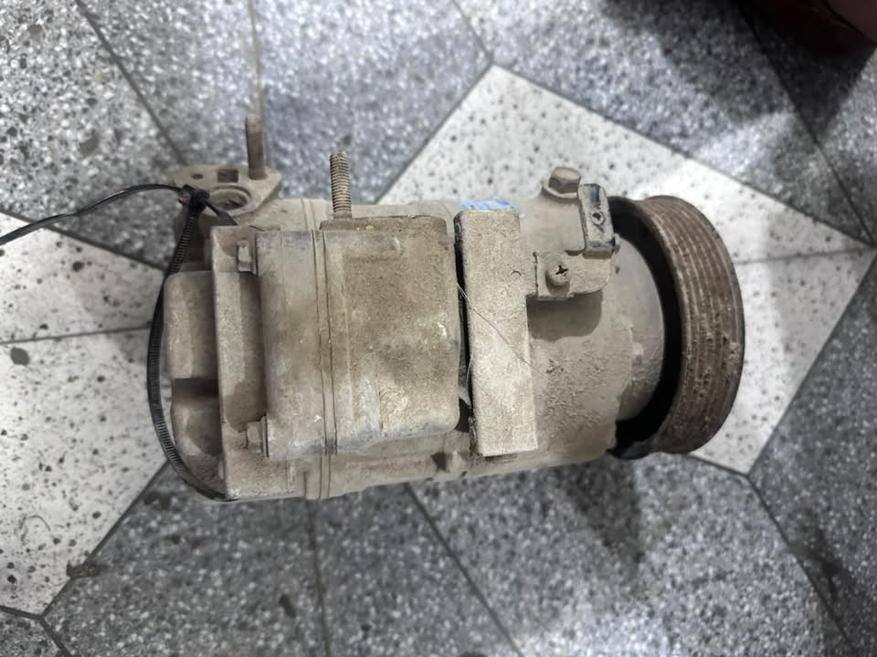 يوجد كمبريسر مال سورنتو 2014شغاله V6***********
