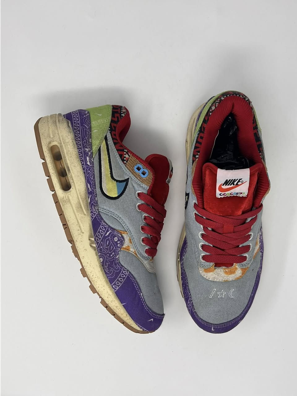 Nike air max mellow 
باله فيتنامي  قياس 41(26سم) ، مستعمل نظافه 95%, القطعه قمه في الجمال، السعر 25 الف دينار ، يوجد توصيل جميع المحافظات


**إذا كنت صاحب هذا الإعلان وتريد حذفه لأي سبب، رجاءا أرسل رسالة إلى الدعم الفني**