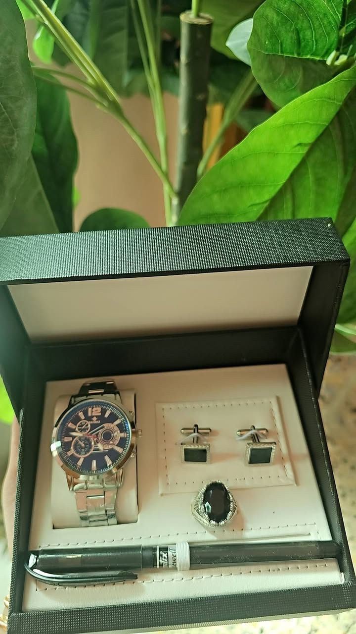 🎁✨ لأن المعلم يستاهل التقدير بهدية تليق بمقامه ✨🎁
بكج هدية متكامل وفخم 💼
⌚ ساعة رجالية أنيقة
💍 خاتم مميز
🖋 قلم كلاسيكي
🤵‍♂️ كبك رسمي
هدية عملية وراقية بنفس الوقت 👌
اختيار مثالي لـ عيد المعلم حتى تقول شكرًا بأسلوب يليق بعطائه 💙
📦 متوفر توصيل داخلالمسيبونواحيهاو لكل المحافظات
🛍️ الكمية محدودة
✍️ نجهز طلبك حسب الطلب
📩 للحجز والاستفسار راسلينا خاص الآن
لا تفوت الفرصة وخلي هديتك مميزة ومختلفة ✨

#إكسبلور #عيد المعلم


**إذا كنت صاحب هذا الإعلان وتريد حذفه لأي سبب، رجاءا أرسل رسالة إلى الدعم الفني**