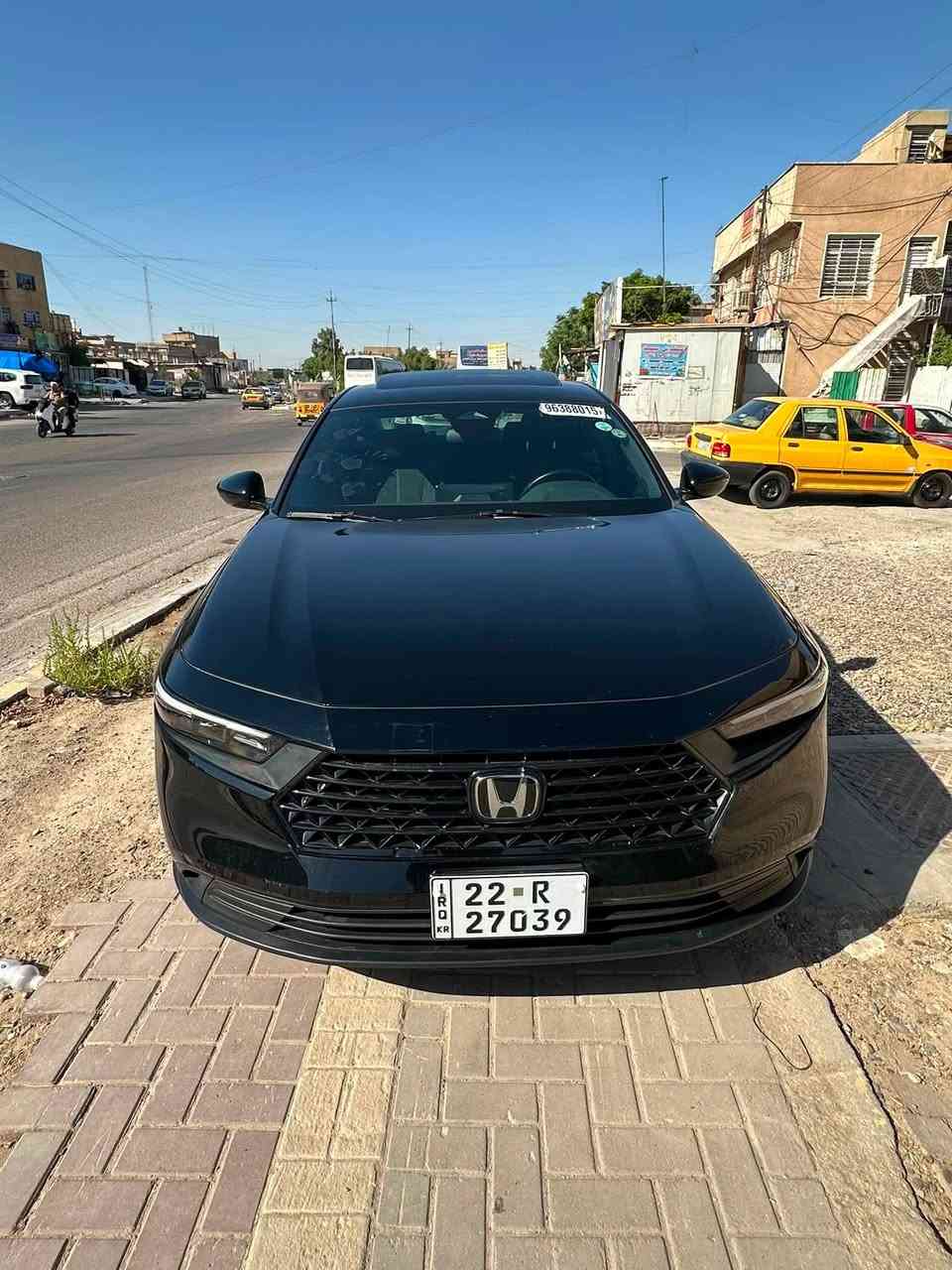 السلام عليكم للبيع هوندا اكورد 2024 حادثه باب خلفي طخه بسيطه وع حطته الباب + جاملغ امامي مصبوغ ب امريكا بدوون ايرباك وسونار موجود سياره جديده مابيه برغي نقص ماشيه 103miسعره 172 وبيه مجال قليل ***********
