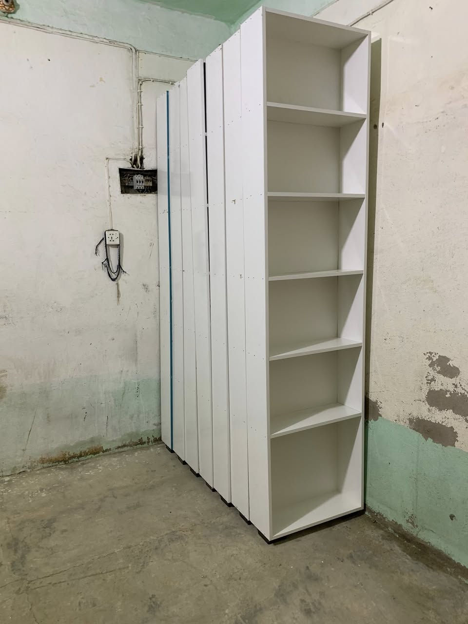 للبيع فاترينات جدد الاتصال *********** وتساب العماره حي الحسين الجديد مقابيل السوك الاخضر شارع ابو شاكر
