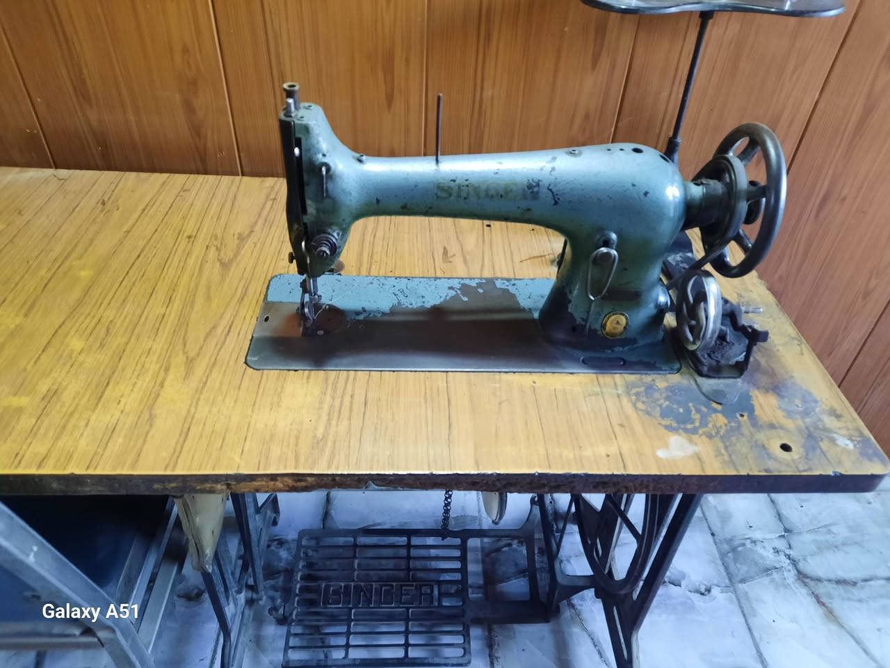 سلام عليكم مكينه خياطه عدد ٢ شغالات العنوان بغداد رقم الهاتف ***********
