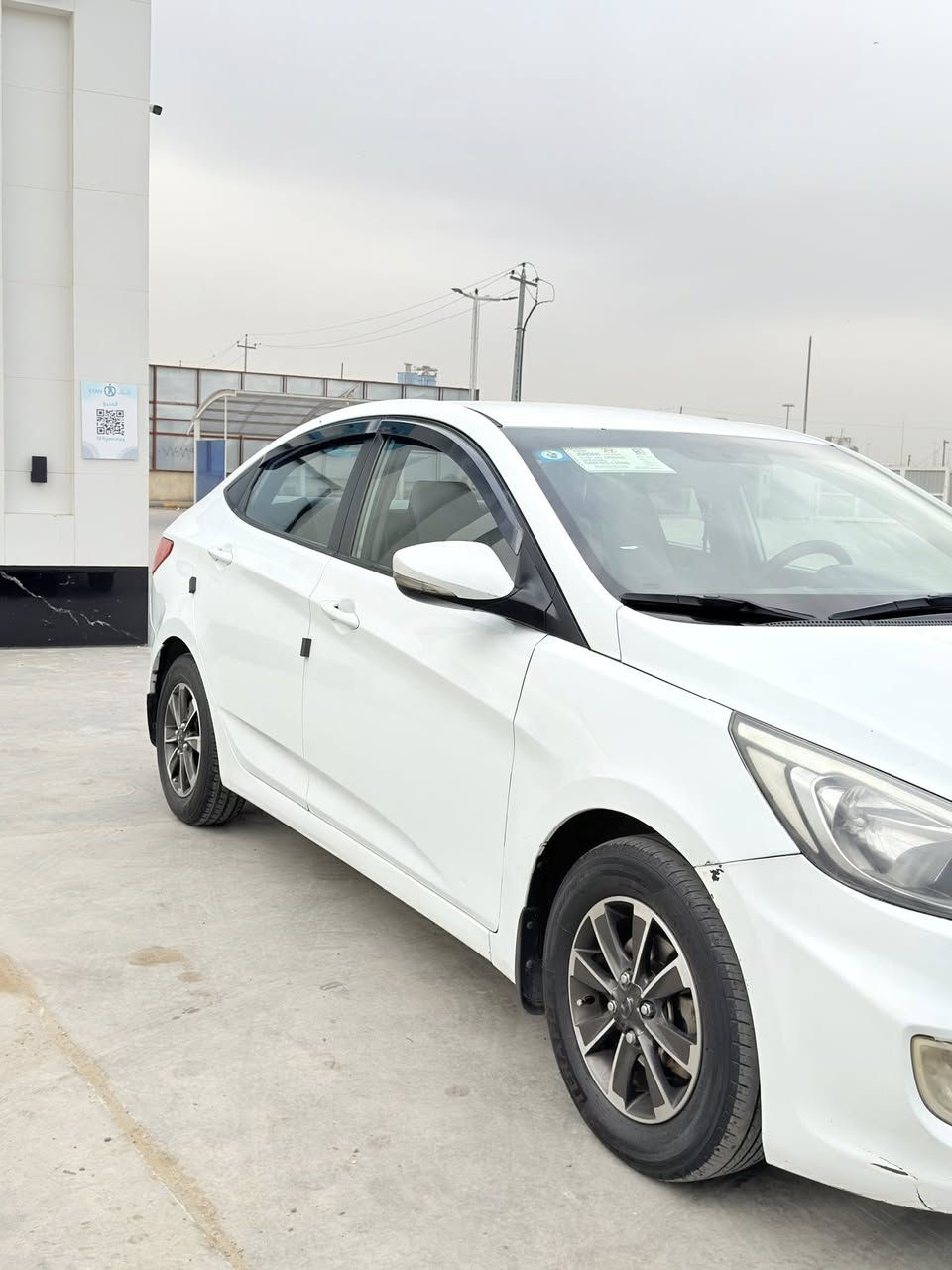 سلام عليكم اكسنت 2016خليجي سياره هزه جديده سنويه جديده بسمي تحويل ثاني يوم  سياره مابيه قطره صبغ صدرخلفي امامي جديد تخم تاير جديد ماشيه 98الف كير مكينه مكفولات ما مفتوحات سياره جاهزه من كلشي كهربايت كله شغاله اناره داخليه البكان بغداد البلديات السعر 107 رقمي ***********
