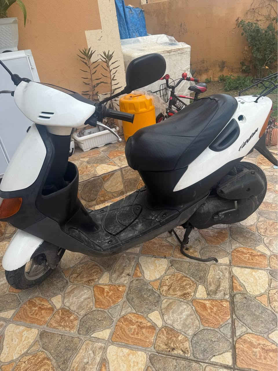 دراجه سوزوكي سرعه ٦٠
بيها سله من گدام تنفتح وتنسد
الدراجه نضيفه كلش ما شاء الله تبارك الله 
تشغيل سلف وهندر 
كهربائيات كله شغال 
دراجه كبس ما مفتوح 
صوتها ناعم ونشطه كلش
كزاضها كله بلادي شركه أربيل, العراق


**إذا كنت صاحب هذا الإعلان وتريد حذفه لأي سبب، رجاءا أرسل رسالة إلى الدعم الفني**