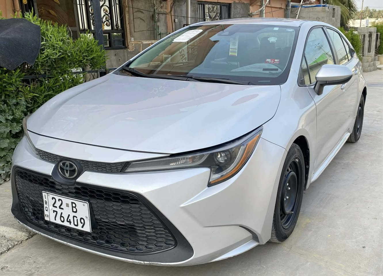 للبيع كورلا LE
السعر 141 بيها مجال 
***********
موديل 2020 
لون سلفر 
بجم امامي خلفي كبس 
بدون ايرباك 
كير مكينه بشرط 
سنويه رقم جديد 
تايرات جديد 
حجر رادار شركة 
مكان السياره ديالى خانقين
