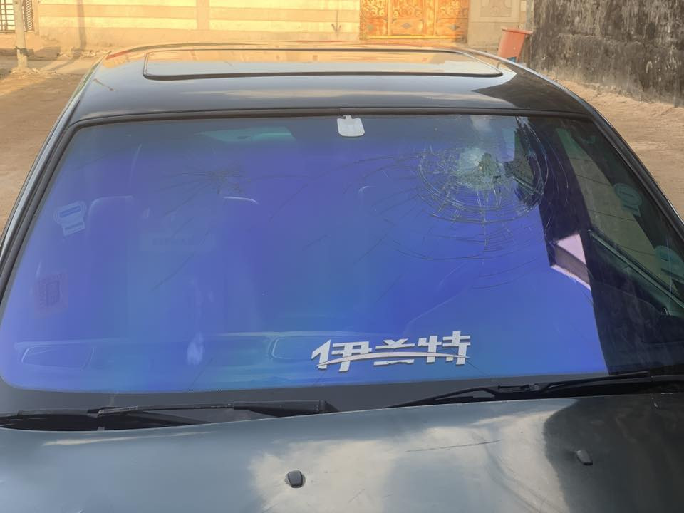 السلام عليكم       
محور مكينة وكير ياباني مكينة ديلكو قبق اسود ثنين ونص حالتهن ممتازة ، بيها نقص بنيد وجامة امامية وترتيبات بسيطة ، السعر 38 وبيها مجال ،عنوان السيارة البصرة قضاء شط العرب،مكلف بالنشر وهذا رقم الولد *********** .
