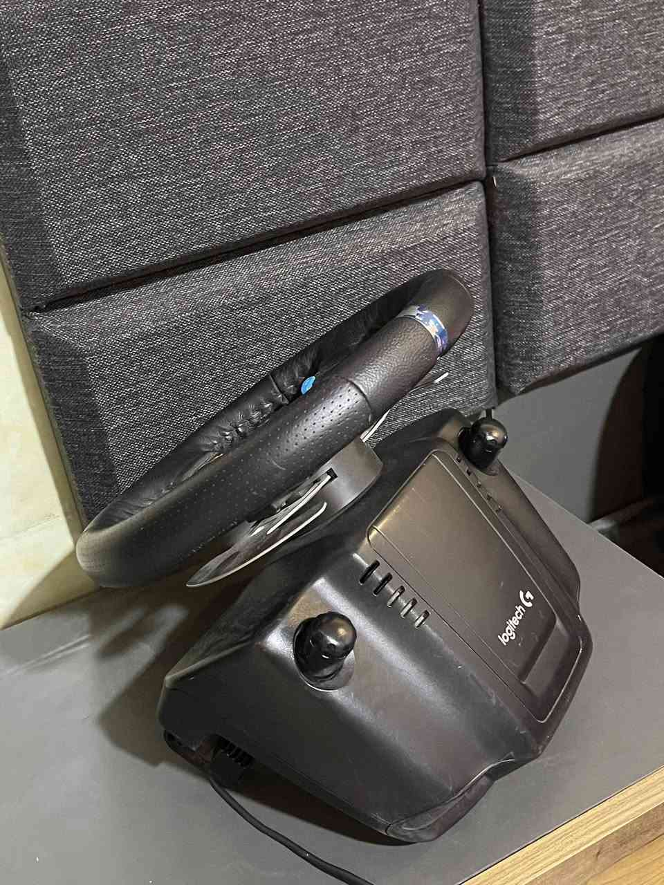 ستيرن لوجتك g29  كامل مع الملحقات وما بيه اي خلل ولا اي مشكله وجهاز نظيف لابعد الحدود واستعماله قليل 
السعر ٣٥٠ قابل للتفاوض 
يفضل تواصل يكون وتساب 
***********
