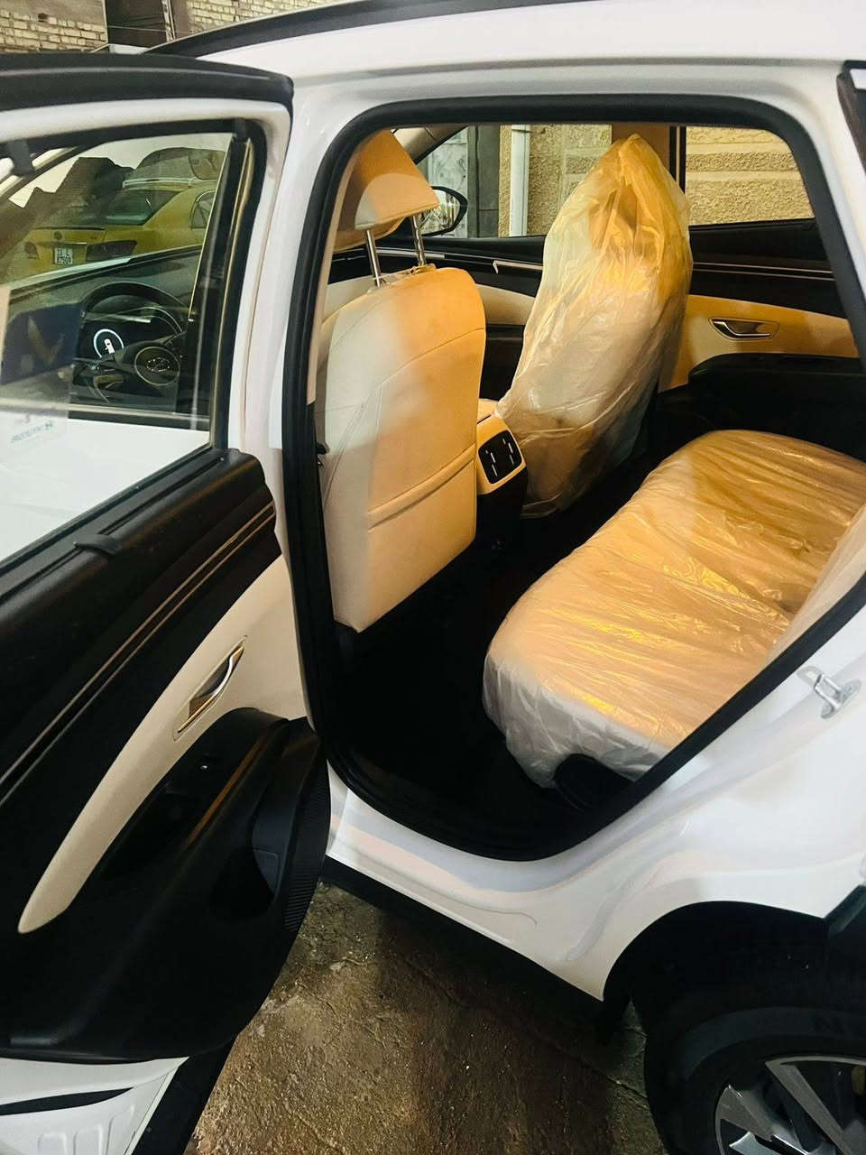 بصمه
شاشة 
حساس امامي خلفي 
لد مانع انزلاق 
٣ انظمة قياده 
ترحيب 
تشغيل عن بعد 
مكينة ٢٠٠٠ دوش 
شاشة ديجتل 
قطعتين تبريد 
سبيرها منازل 

السيارة لا صبغ ولا بارد
موديل 24
مكان السياره بغداد 
السعر 22 
الاستفسار رقم ***********
