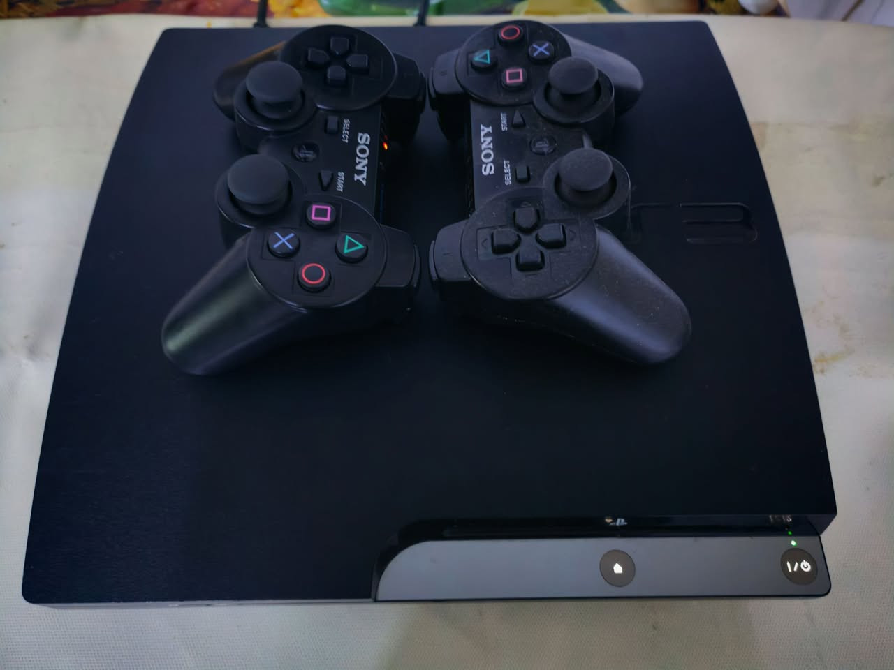 ps3ئەوروپی خاوێن
هاردی320GB فوول یاری بەهێز 
بەرنامەی داەزاندنی هەموو یاریەکانی پلەی یەک و دوو و سێی تێدایە
نرخ 115 هەزار 
هەولێر م. ***********
