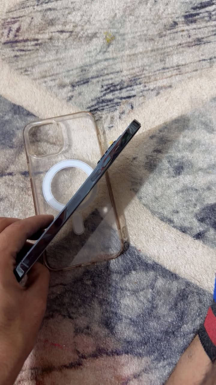 السلام عليكم ايفون ١٢ برو ماكس  ذاكره ١٢٨  مبدل بطاريه اصليه وفيس أيدي واكف  سعره  ٢٧٠ الف مكاني بغداد الرصافه هذ رقمي ***********
