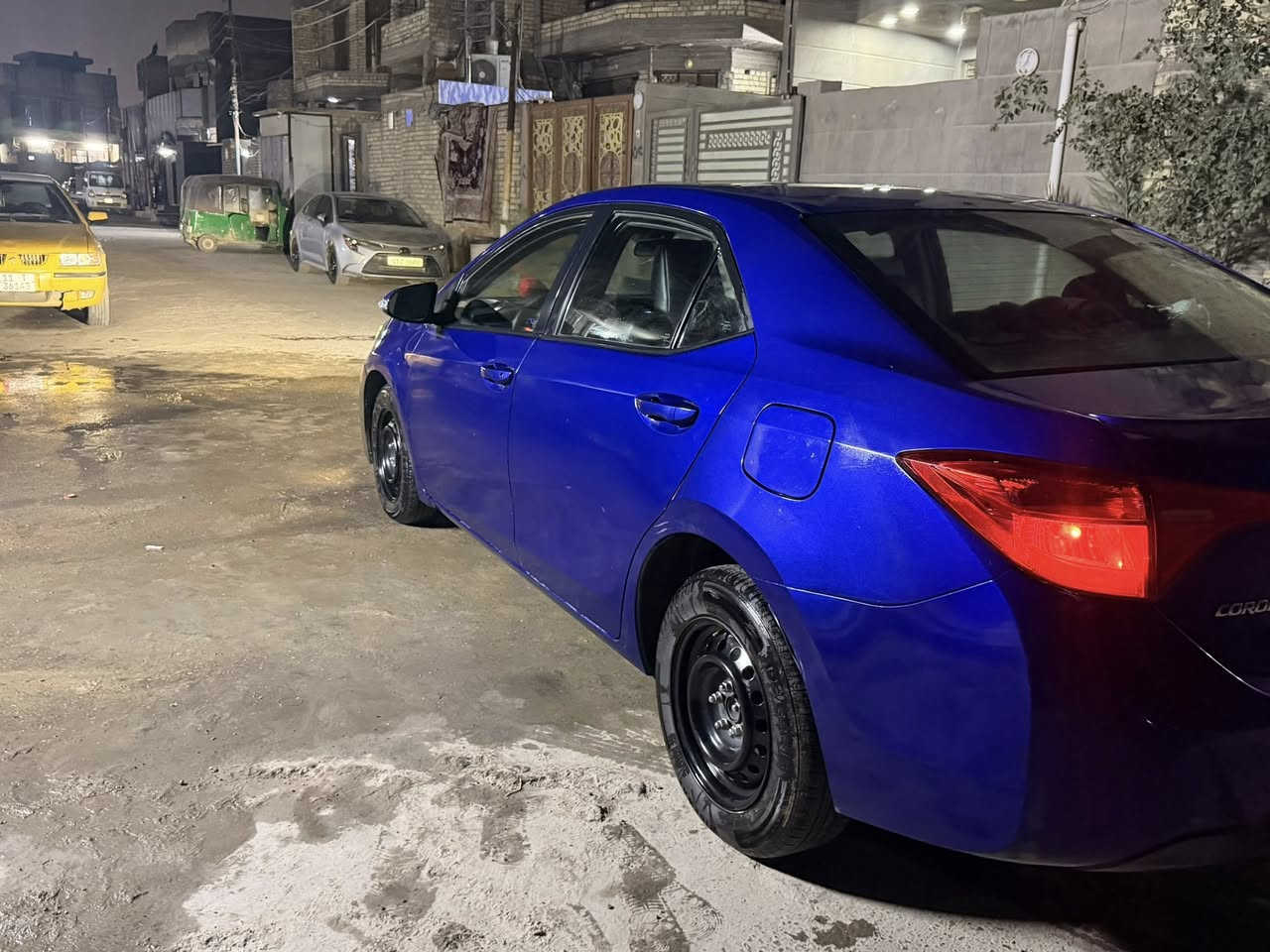 للبيع كورولا 2018 se سيارة جديدة بيها جاملغ  عمس السايق وبالعراق فوك قبق البانزين موجىد سونار للي يحب رقم بغداد ماشية 76 الف ،، السعر 135 مكاني بغداد رئاسة المشتل ،، رقمي ***********
