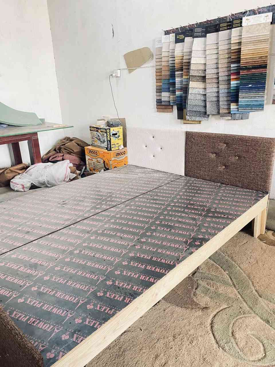 اللهم صل على محمد وآل محمد
معمل ومعرض الجنابي 
جرابي نفر واحد عمل نزكام 100/100 
موديل دوشمه القماش مبطن اصلي 100/100 
بلوك اسود 
خشب لوح جام روسي
عمل ثكيل ومتانه ومتوفر جمله ومفرد 
 ومتوفر جميع القياسات حسب طلب الزبون
العنوان واسط العزيزيه الشارع العام قرب محطة دجله مجاور مشروع عويد للاستفسار مراسلة الصفحه او الاتصال على الرقم التالي ***********

