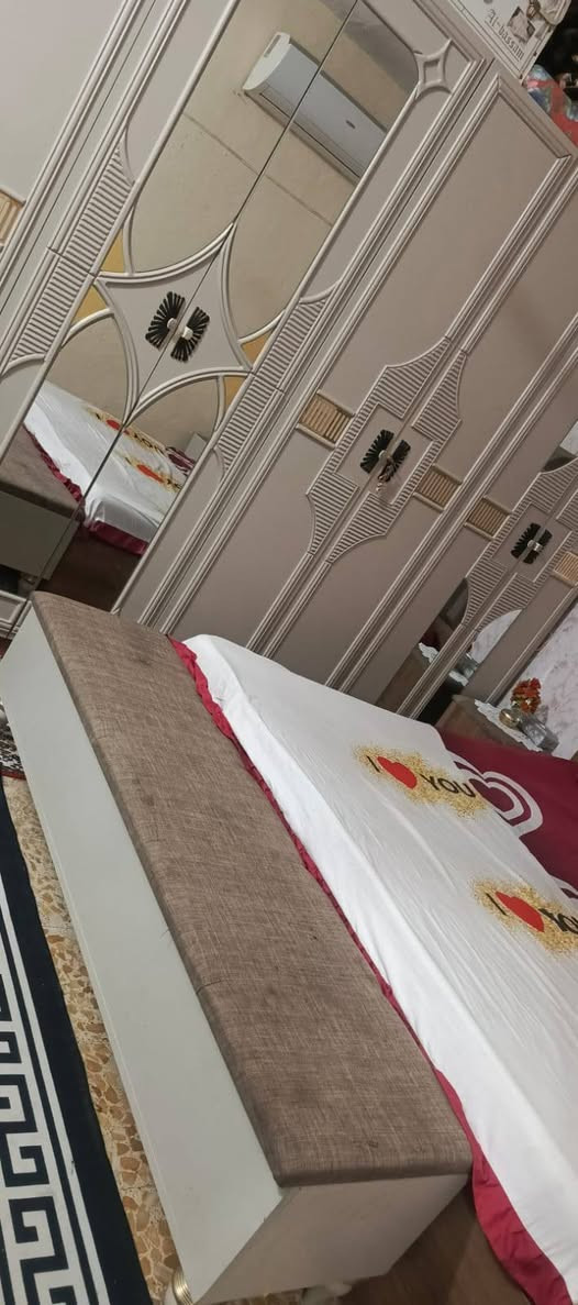 موقع حي الصدر 2 قرب جامع الامام الحسين
المساحه 200متر طابو صرف 
يتكون 
مدخل براني هول 
صاله مطبخ 
غرف عدد3 ثنين ارضيات وحده طابق ثاني 
للاستفسار ***********
السعر 125وبي مجال
