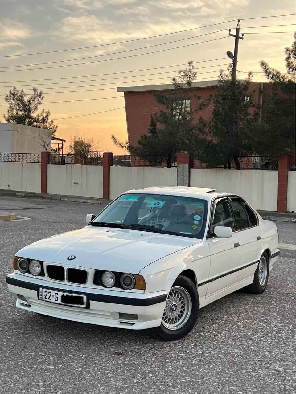 سلام عليكم 
لبيع. 
Bmw1990
520iبلادي
مسكر عدل 🔥
كير عادي
سلايد 
٢جام كهربائية 
طخم جديد 
حداديه جديد
كهرباء كل شغال
دعاميات m سبورت
طخم تايرات  ويل كب خليه جديد
رقم اربيل سنويه.جديد لحد ٢٠٢٧
تحويل مباشر 
سعر ٤٦ $ و بيها مجال. بسيط
عنوان عقرة 📍قريب موصل و اربيل
***********
***********
☎️ واتساب موجود أربيل, العراق
