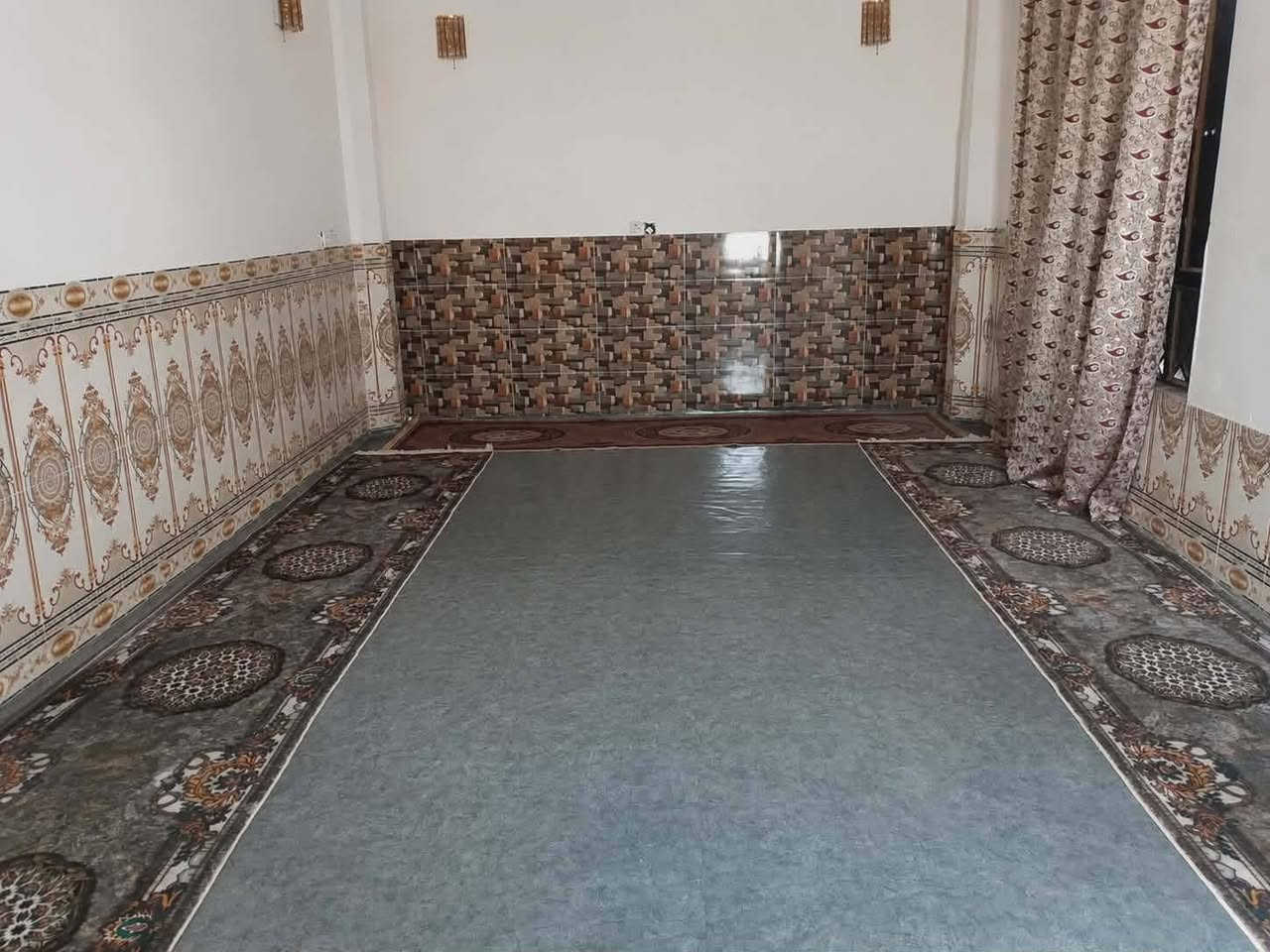 بيت للبيع – فرصة للسكن العائلي #السعر٥٥مليون وقابل للعملة
🏡 بيت جاهز للسكن ومن جميع النواحي
 📍 الموقع: منطقة الجوت – ثاني بيت على الشارع، مقابل بيت أبو مهدي الجوراني  شارع الملعب الكبير 
📐 مساحة البيت: 310 متر جنس العقار زراعي  مع قطعة أرض إضافية بمساحة 250 متر مزروعة بالنخيل
 ✅ تصلح حديقة واسعة للبيت
 ✅ كما تصلح قطعة سكنية مستقلة
⭐ موقع مميز وقريب من الشارع والخدمات ⭐ فرصة مناسبة للسكن والاستثمار معاً
📞 للاستفسار والمعاينة: 
‪*********** ☎️☎️
*********** ☎️☎️
🔹 السعر مناسب ٥٥ مليون فقط 
🔹 للحجز والاستفسار الاتصال مباشرة 🔹 مكتب عقار العبود لخدمات بيع وشراء العقارات والأراضي.
