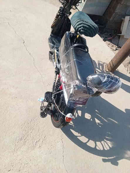 السلام عليكم دراجه شحن للبيع موديل24. البطاريه الوحدة 12 واط حجم 20سرعتين  شاحنه اصلي نضيف كله مكفول السعر 300 وبي مجال المو شراي لا يتعبني رقمي ***********
