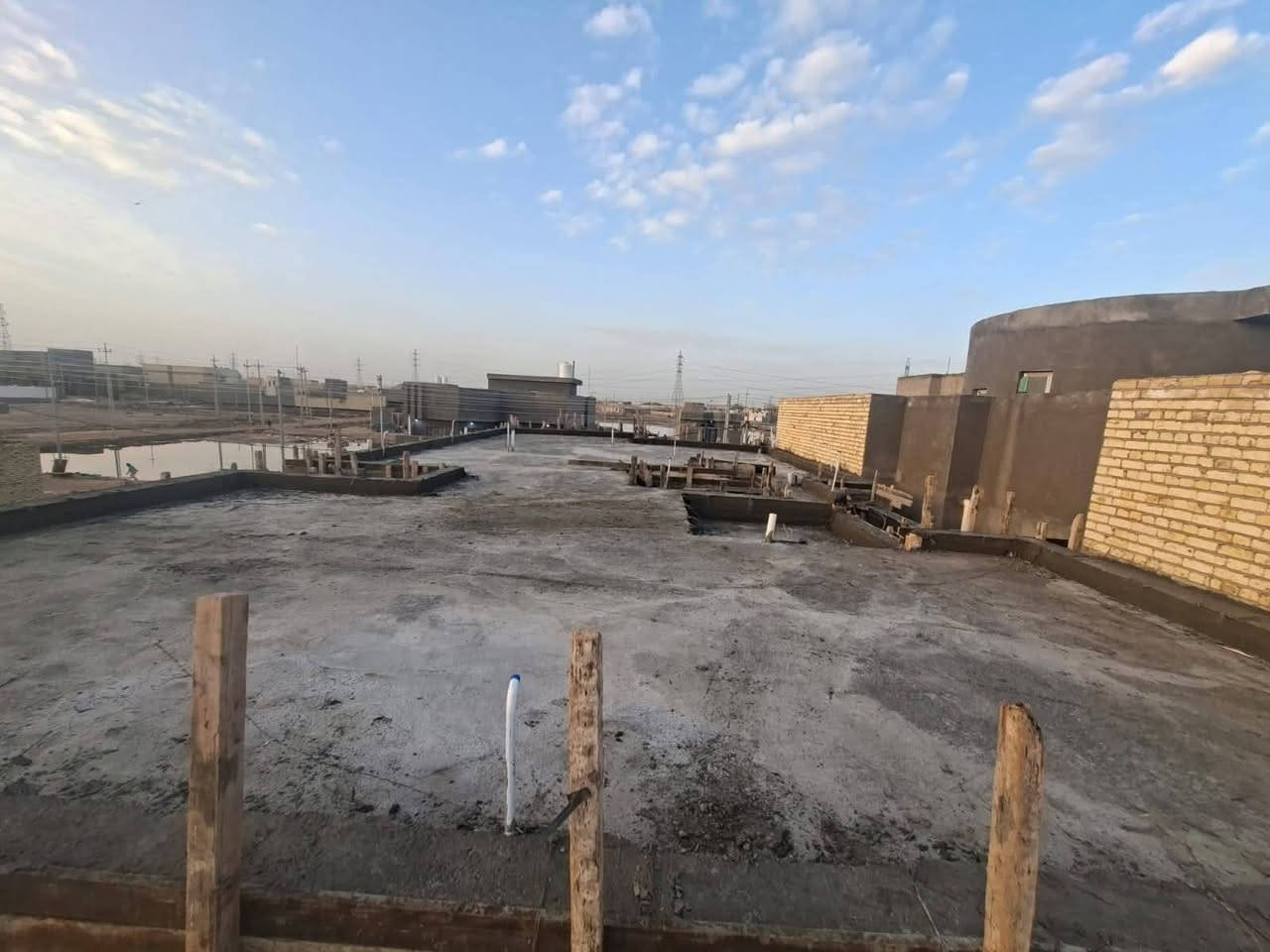 هيكل للبيع حي الزهور//سنة البناء 2026/سعر مناسب جدا 

المساحه 200/

بناء درجة اولى من الأرض حتى هذه المرحلة/

الهيكل حر غير مطلوب//تكدر تقدم على قرض الاسكان/

السعر 90/مع المجال/
_____________________________________
{{#مكتب_المؤتمن_للعقارات_في_السماوة }}
________________________
#للاستفسار الاتصال📞 او مراسلتنا عبر الواتساب 📲

《 ***********🛜》

#ملاحظة: لعرض عقارك ماعليك سوى مراسلتنا 
عبر بريد 📩الصفحة او عبر الواتساب📲
{{👍#تابع_الصفحة لتصلك عروض مكتبنا 🫰🏛}}•
