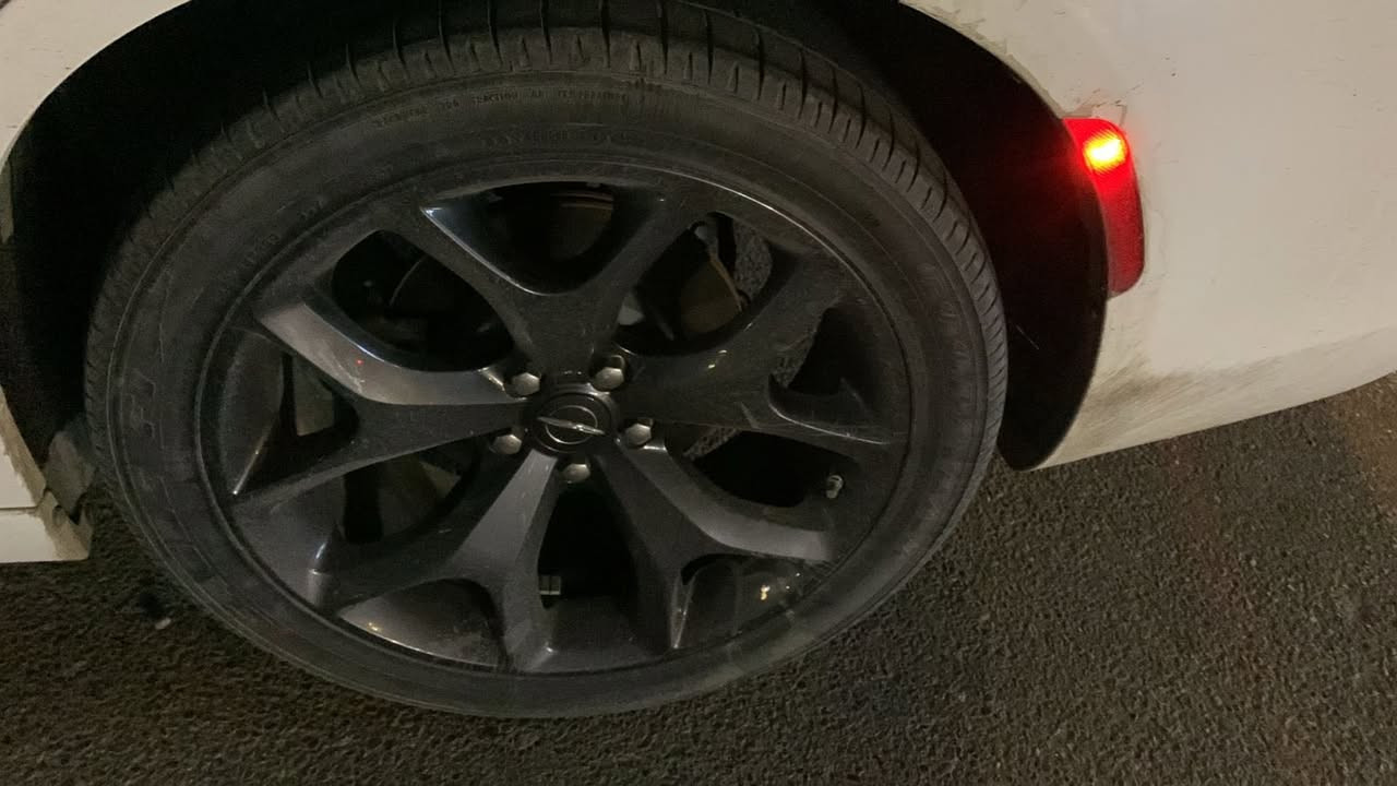 سلام عليكم للبيع اوباما S 300  فوول مواصفات خليجية وكالة هارلم موديل 2023 رقم بغداد بأسمي سيارة جديدة جداً ع وضع الشركة ماشية 28 الف كيلو متر كفالة عامة عدا صبغ قليل بل دعامية الخلفية باقي السيارة مكفولة السعر 390 ورقة وبيها مجال للاتصال ***********
