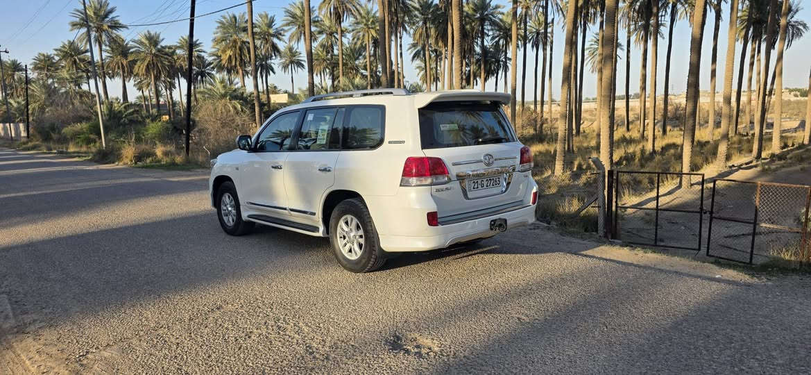 سلام عليكم عندي سياره للبيع لاندكروز موديل 2011 رقم سليمان ماشيه 90 ألف مكفول كفال  سبير مانازل سياره جديده وحلوه عل وضع شريكه سياره فول مواصفات تحويل مباشره عنوان بغداد ولشراي يتصل على الرقم ***********
