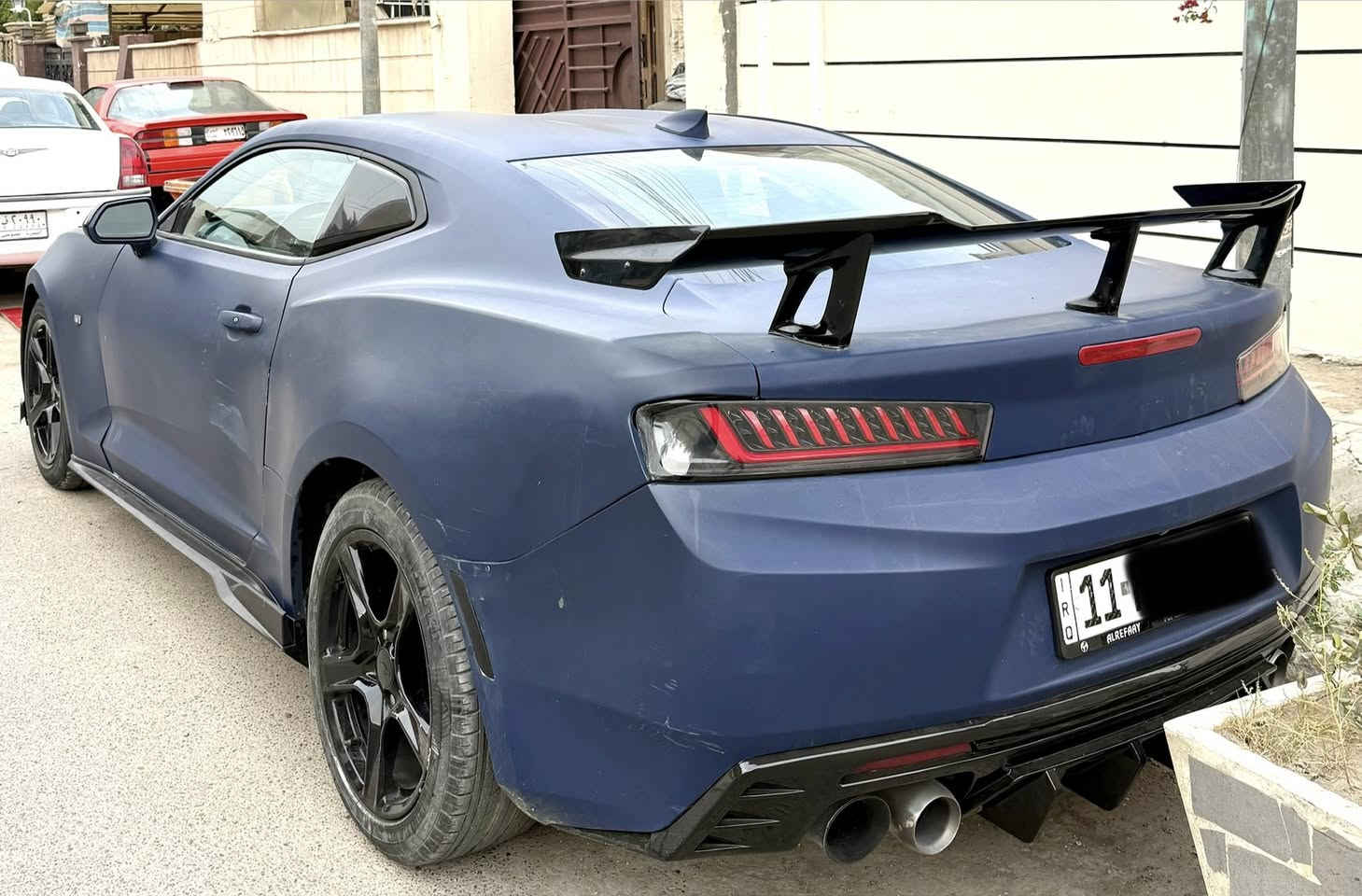 السلام عليكم 

للبيع او مراوس حسب القناعه   💯

شوفر كمارو   ✅
موديل ٢٠١٦ ✅
محرك ٦ سلندر ٣٦٠٠ نظيف جدا  ✅
لون ازرق طافي ✅
صدر امامي نظيف✅
 صدر خلفي نظيف  ✅
شاشه كبيره  ✅
كاميرا خلفيه ✅
سستم صوت ✅
كشنات جلد جوزي كلش حلوه   ✅
كشنات كهرباء  ✅
كير اوتو نظيف  ✅
بجم زنون ✅
لايتات عدسه ✅

عليها إضافات :
بجم اس اس 
لايتات حاجب 
عدسات 
كفرات باتمان
دوسات زت ون
سكوبات جانبيه
سبويلر ون ايل 
دفيوزر زت ون 
بك لايت مميز جدا ليد 

حادث السياره جاملغ فقط ومصبوغه طافي جماليه بدون ضربه وبدون دواخل وسونار موجود .

السياره حلوه  بالحقيقه احلى من الصور ترايها كلش حلوه والحمد لله مناقصها شي كامله قبل فتره سويتلها سيرفس كامل .

رقمً بغداد إنكليزي سنويه جديده وهزه جديده باسمي شرط التحويل ثاني يوم .

مكاني بغداد الاعظميه .

السعربالنسبه لهيج نظافه مناسب جدا ((١٠٥ ورقه )) وبيها مجال حك الجيه وأي نقص بيها أنزله  .

***********

أ.مروان النعيمي 

صلي ع نبيك 💯
