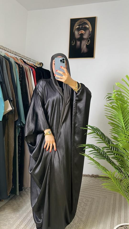 "جمال العباية في بساطتها"
تألقي معنا في تشكيلة منوعة من العبايات بملمس ناعم وخامة أنيقة جدآ🌸
للحجز التواصل دايركت او ع واتساب👈***********
متوفر توصيل لجميع محافظات العراق🚘
⭕️يرجى التأكد من القياس قبل الحجز❌لايوجد تبديل ولاترجيع
