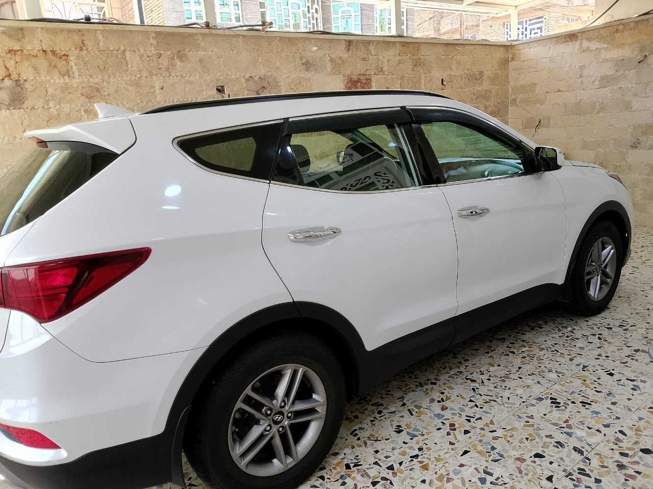 سنتافيا 2018 وارد أمريكي محرك 2400 GDi حادثها جاملغ امامي فقط كما موضح بالصوره طاك بيه فقط ايرباك استيرن 
 السيارة نظيفه مابيه اي نقص ماشيه (70) رقم بغداد 
مواصفاته بصمة كشنات جلد تحكم ستيرن
مكانه بغداد 
السعر 170
الاتصال على الرقم   ***********
