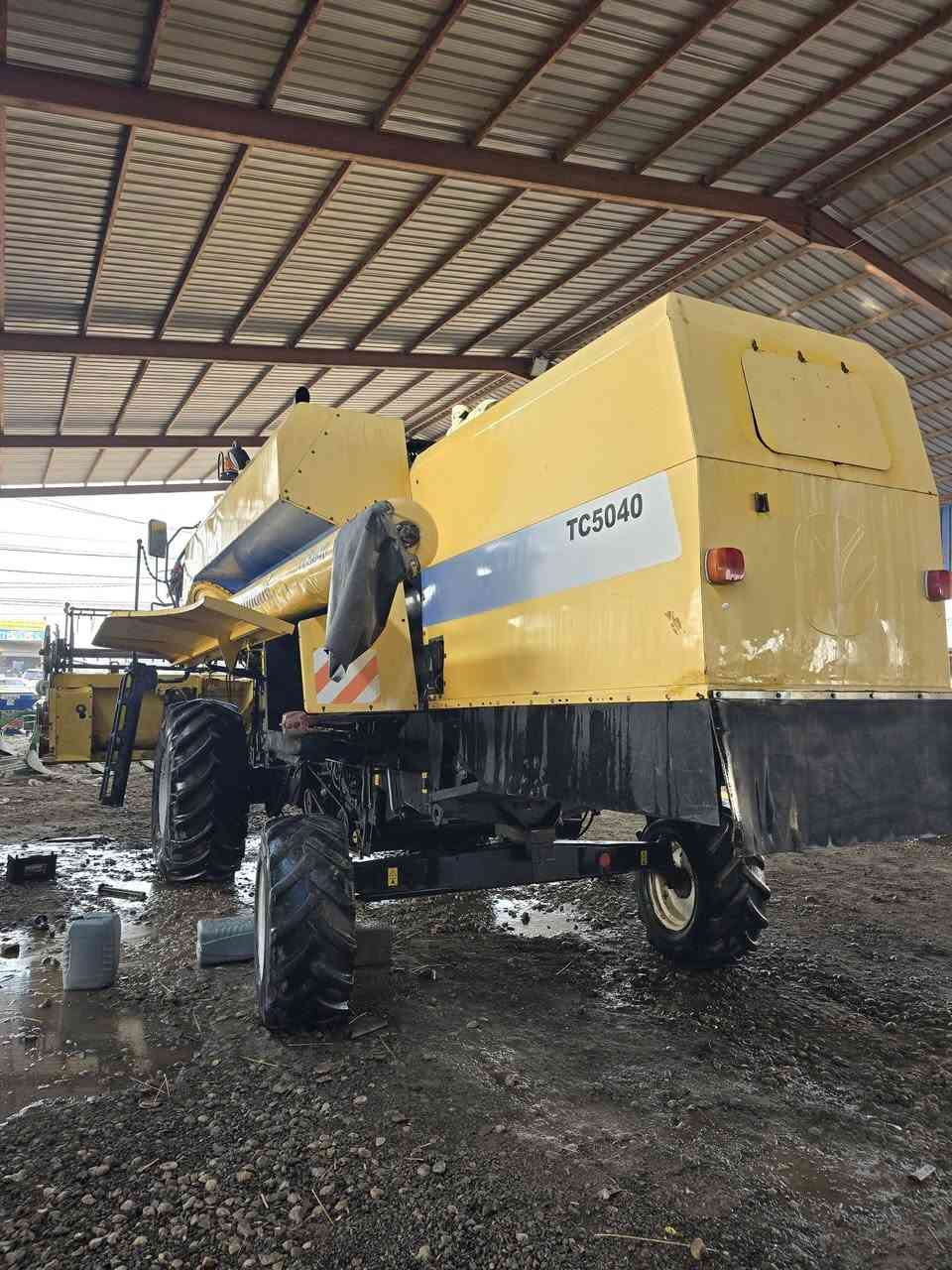 حاصده للبيع موديل ٢٠١٣ رقم اربيل اربعه بلم قايش السعر ٦٠ وبيه مجال الشراي لاتصال عله الرقم ***********
