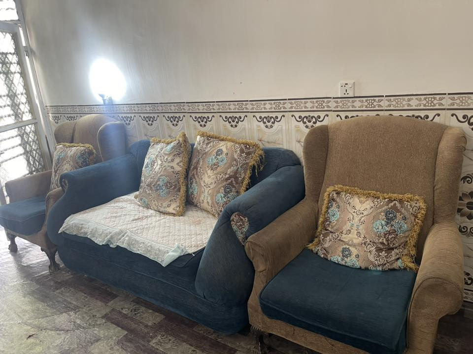 السلام عليكم 
تخم 12 مقعد للبيع مكان المحموديه السعر 300 

‭0751 577 0188‬

‭0776 603 5774‬
