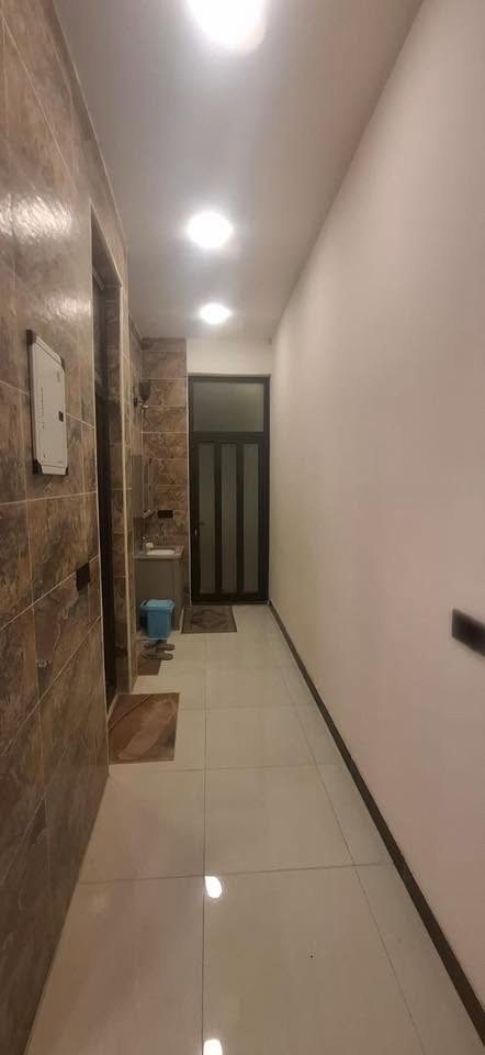 السلام عليكم متوفر  دار ستراحه مساحه
٥٠٠متر واجه 12.5 نزال ٤٠

داخله منزل مساحه ١٠٠متر مربع يحتوي صحيات وغرف نوم ٢ مطبخ صاله ستراحه

وكراج سيارات  وحديقه مرتبه  موقعه الدوره البوعيثه 

تبعد عن سده 250 متر موقعه كلش حلو  سند ٢٥ قرار محكمه 

تصلح للسكن  أو مزرعه 

سعر مناسب خدمات كامله  مدارس قريبه عليه 

للاستفسار اتصال ***********
