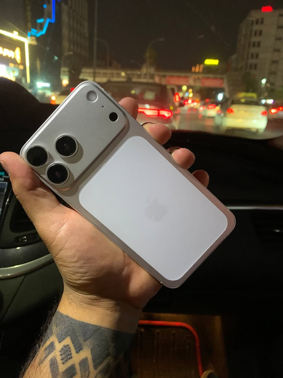 السلام عليكم ايفون اكس ماكس محور 17 برو مبدل بطاريه فقط ذاكرة 256 جهاز حيل نضيف بمعنى الكلمة للتواصل واتساب *********** اتصال *********** اتصال يوجد توصيل لجميع المحافضات
