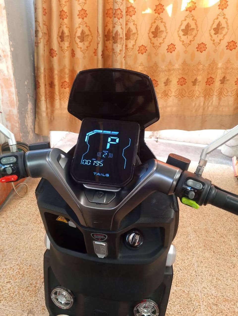 صاعقة مديل 2025🏍️
6بطاريات مسطرة (35A/72v)🔋
ملف 2000W⏫
لايت زينون قوي 💡
سرعة 85

دراجة مستخدمه6 اشهر  فقط 
شرط الفحص شخط مابيها 
السعر مليون وميه وبي مجال 
***********
