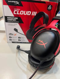 سماعة ألعاب من HyperX موديل HyperX Cloud III، جديدة بالكامل وغير مستخد...