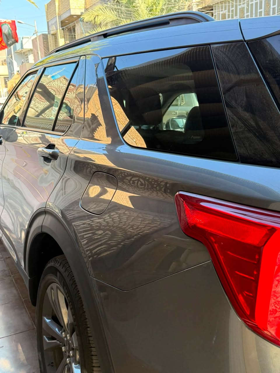 للبيع | فورد إكسبلورر XLT موديل 2023
* الفئة: XLT
* الموديل: 2023
* المحرك: 2.3 لتر EcoBoost تيربو
* القوة: 300 حصان
* ناقل الحركة: أوتوماتيك 10 سرعات
* الدفع: خلفي أو رباعي (حسب التجهيز)
* عدد المقاعد: 7 مقاعد

أبرز المواصفات:

* شاشة لمس 8 بوصات.
* دعم Apple CarPlay وAndroid Auto.
* كاميرا خلفية وحساسات.
* تشغيل ذكي (بصمة) مع زر تشغيل.
* مثبت سرعة.
* مكيف ثلاثي المناطق.
* مقاعد قماش عالية الجودة مع تعديل كهربائي لمقعد السائق.
* جنوط ألمنيوم 18 أو 20 بوصة (حسب التجهيز).
* مصابيح LED.
* أنظمة أمان تشمل:
    * فرملة طوارئ تلقائية.
    * تنبيه مغادرة المسار مع المساعدة على البقاء في المسار.
    * مراقبة النقطة العمياء.
    * تنبيه حركة المرور الخلفية
رقم الشاصي 1FMSK8DH3PGB32538
للاستفسار. ***********

