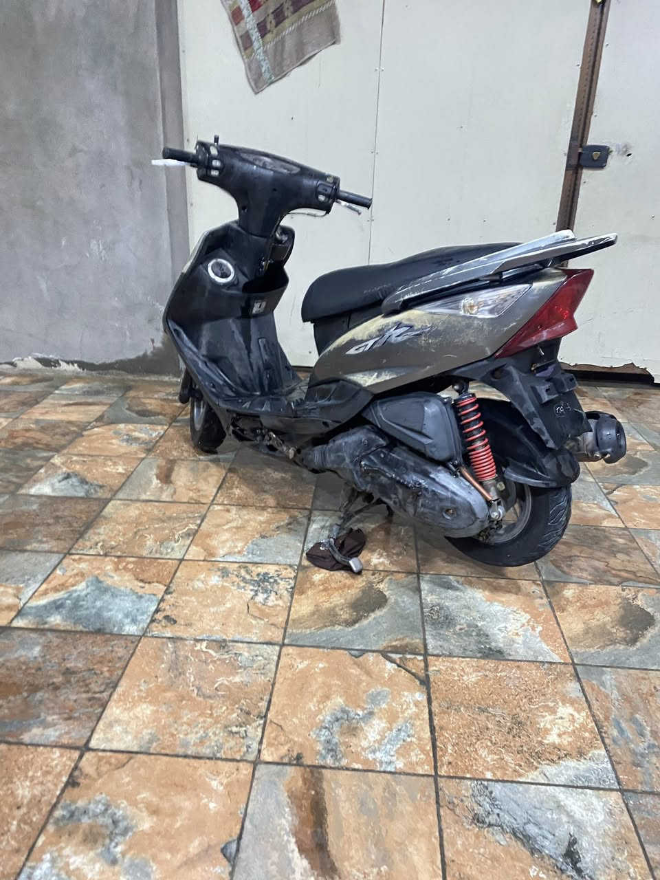 ماكس ثعلب ١٤٠ دراجه حلوه وكاعده دوشمه كشن جديد وزوج تايرات جدد وكابريتر جديده شديتلها كهربائيات كامله سلف هندر نكره بكل وقت كامله بس عوزه ترتيب كلج امامي يرادله خرز شويه تعبانه تريد تبقيها تريد تسويها معليها شي مكاني دوره سعرها مناسب ٤٥٠ بيها مجال رقمي *********** متواجد واتساب او تصال
