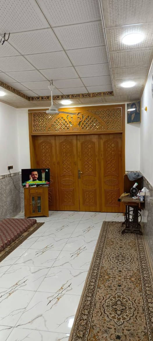 السلام عليكم
دار للبيع طابو زراعي سند25

 على شارع المطار الجديد عامود327

ماء كهرباء  تبليط الباب البيت

المساحه:150م

يحتوي على غرفتين ومناور 2 وصاله واستقبال ومطبخ وصحيات داخليه وخارجيه

للاستفسار الاتصال او واتساب 
***********
