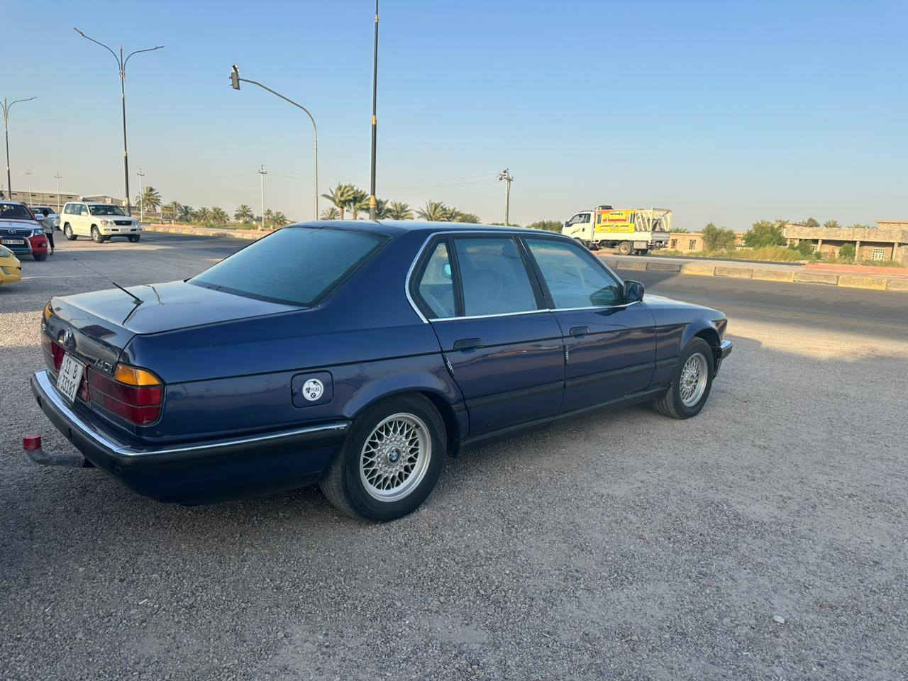 سلام عليكم 
للبيع بي ام دبليو موديل 1992 السيارة فول فول نقص برغي ما بيها مال جناي بي ام مالتي الخاصة الأصل 40 شادلها 44 مكينة السيارة رقم بغداد وهي بغداد السيارة كاملة كفاله عامة محرك كير كهربأيات شغل وطلع من البصرة الى دهوك 
سعر 77 بيها مجال لطيبين 
اتصل ما جاوب خاص 
 ***********
