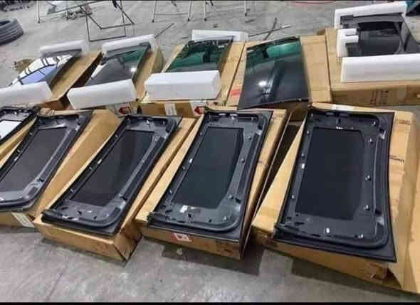 -يتوفر زجاج السيارت الحديث والقديم 
-بأسعار جيده تبديل الزجاج الامامي الكافه انواع السيارات 
-تبديل الزجاج المضلل البيبان والخلفيه 
-ازاله التضليل من الزجاج الامامي والابوب
-تنضيف مكان الزجاج بعد ازالته  
-ويتوفر زجاج اصلي الكافه انوع السيارات 
-ويتوفر زجاج درجة اولى مع ضمان جوده العمل والزجاجه -فتره الضمان 3️⃣سنوات 
مع احسن انوع السلكون 
-يتوفر جميع انواع السلايتات لجميع انواع السيارات
-ويتوفر زجاج درجه ثانيه ضمان فقط جوده العمل وليس -الزجاجه 
-وكل هاذه عدنه شد موقعي داخل بغداد فقط ضايج من -الزدحام ماعندك مجال تجي احنى نجيك بكل مكان ابغداد 
-وتشوف الشغل اذا ميعجبك ربع متنطي والجامه هديه من -عدنه الك 
-موقعنا شارع شيخ عمر قرب مقبره الغزالي 
-للاستفسار اكثر اتصل بنا او مراسله على واتساب. ( ***********) حمودي الفريجي
