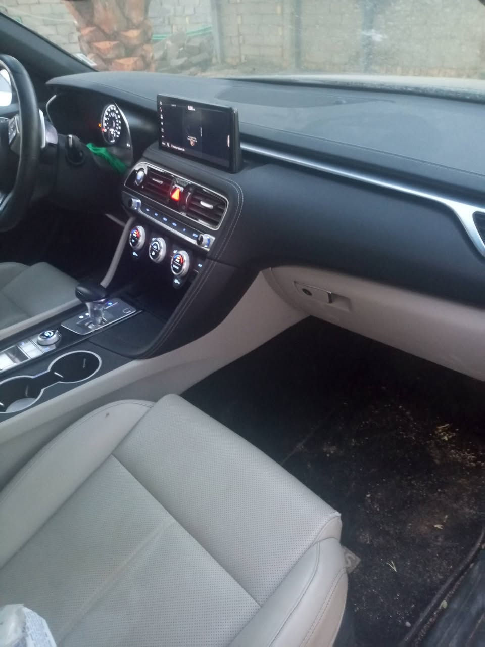 سلام عليكم 
جنيسيس 
موديل 2023
رقم ذي قار 
تحويل مباشر 
مكفوله حته من الشخط 
تقرير غرق تعمل وتسير 
سياره اخت الزيرو 
فول مواصفات تشغيل عن بعد تبريد قطعتين
تدفئه تبريد بل كشن هواي مواصفات انضمه قياده 
حساسات أمامية وخلفية 
سياره تحفه السعر 250وبيها مجال مكان السياره ناصريه سوك الشيوخ ***********
