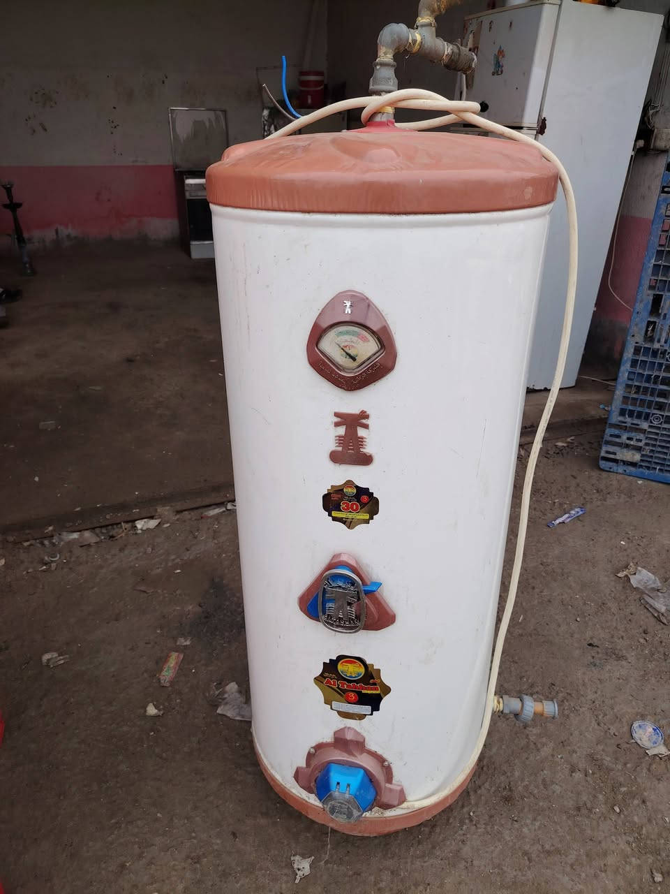 كونترات لبيع كلمن وسعره مكان حله ورديه خارج قرب مستشفى الكفيل وهذه رقمي *********** بيه وتساب ويرهمن مراوس
