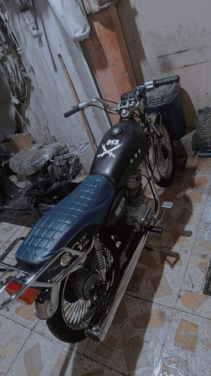 ايراني ٤ گير نامه سوبر 
لا صرف ولا بخار 
دبل سويج 
محرك نشط هندر واحد شغل وطلع 
كلجات جديده ٤ براغي اصليات ماشوف مصلح 
صالنصه جديده وسط لا كاتم ولا صوت 
دبلات امامي جديدات اصلي 

السعر ٣٥٠ وبي مجال بصيط


**إذا كنت صاحب هذا الإعلان وتريد حذفه لأي سبب، رجاءا أرسل رسالة إلى الدعم الفني**