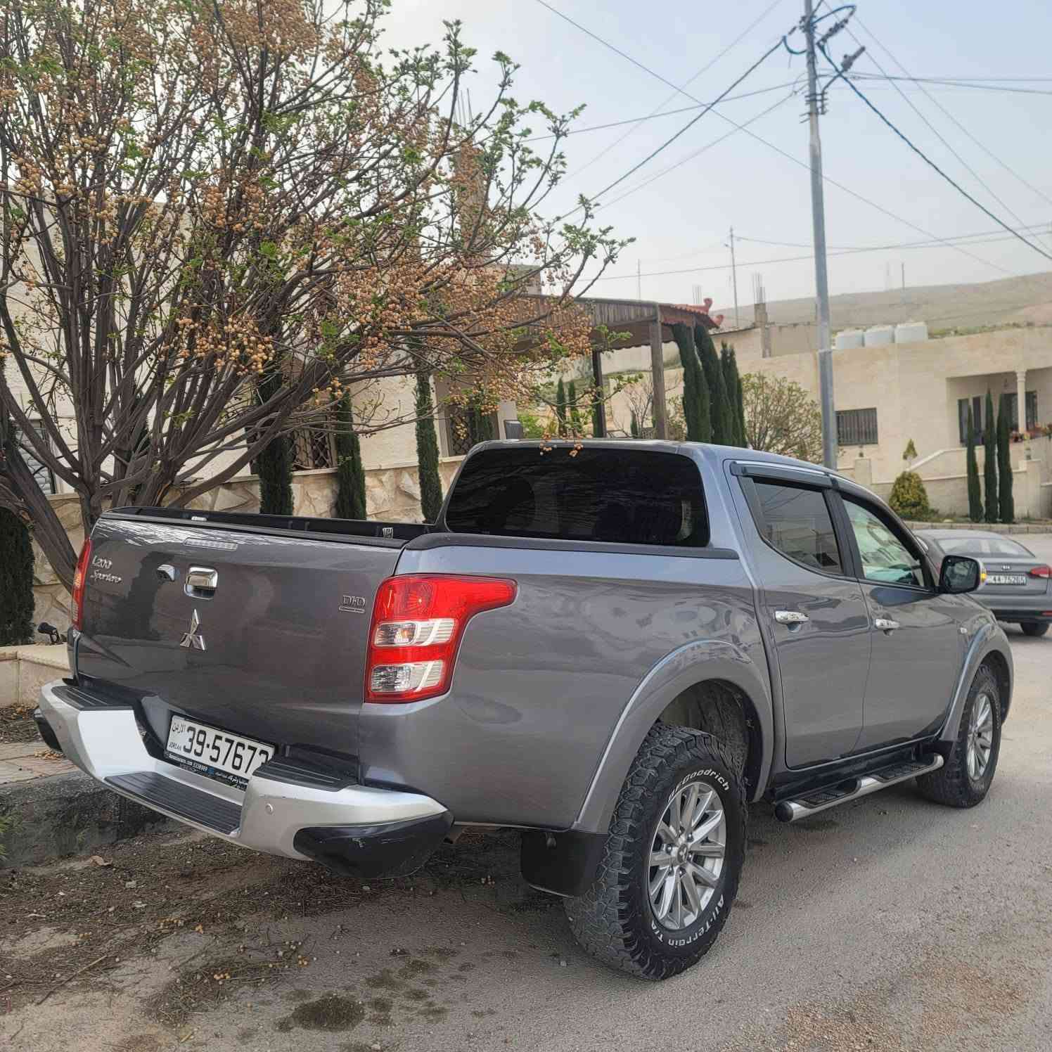 للبيع L200 2016 سبيرتيرو 
بصمة تشغيل 
بصمة أبواب 
مري ضب 
فور ويل 4*4 ماوس 
توب ترونيك نظام الشفترات
ممشى 118 الف
حساسات 
شاشه 
كاميرا رجوع 
اضويه ليد 
مكيف حامي بارد 
وإضافات عديدة 
قير وماتور فحص 
كل اشي شغال ولا يحتاج إلى صيانة 
الفحص مرفق بالصور 
مرخص لشهر 2 السنه الجاي 
موجود بالزرقاء 
مطلوب 12700 في مجال ان شاء الله 
0782409388


**إذا كنت صاحب هذا الإعلان وتريد حذفه لأي سبب، رجاءا أرسل رسالة إلى الدعم الفني**