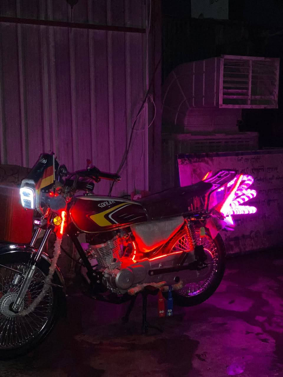 السلام وعليكم دراجه لبيع 25بعدهه بل جيس دراجه دهن كله ابو15 كامله جمبازيه لخير ربع مذب عليهه عارضهه مليون وبيهه مجال ***********
