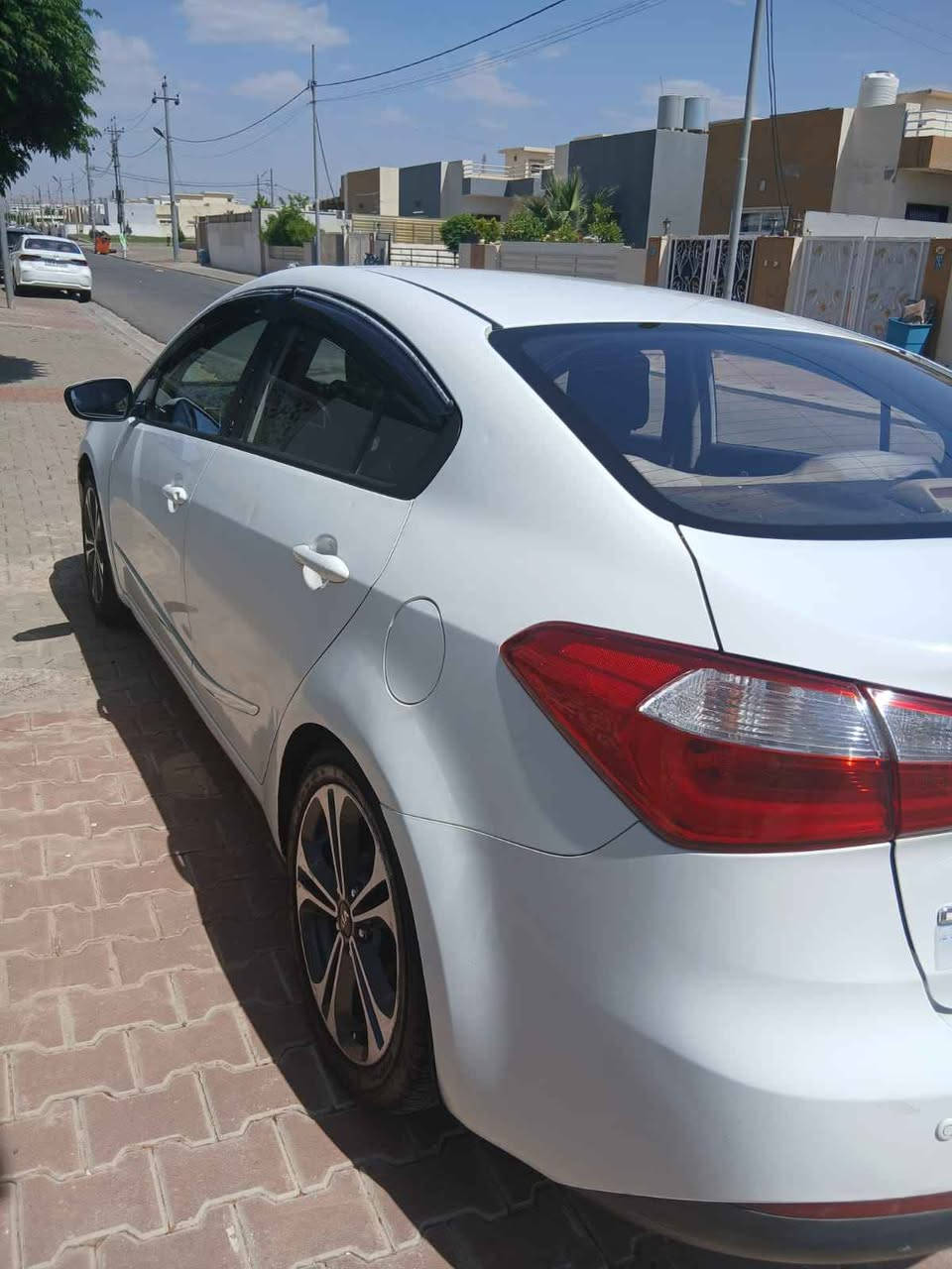 سياره سيراتو 2014 للبيع
خليجي 
ماشيه 300 الف 
محرك 1600
السعر دفتر وبيها مجال بسيط  السيارة بيها ٥ قطع صبغ والسيارة باسمي وسنويتها تنتهي شهر السابع ٢٠٢٨
مكاني اربيل بحركه 
للاستفسار ع هذا الرقم 
*********** أربيل, العراق
