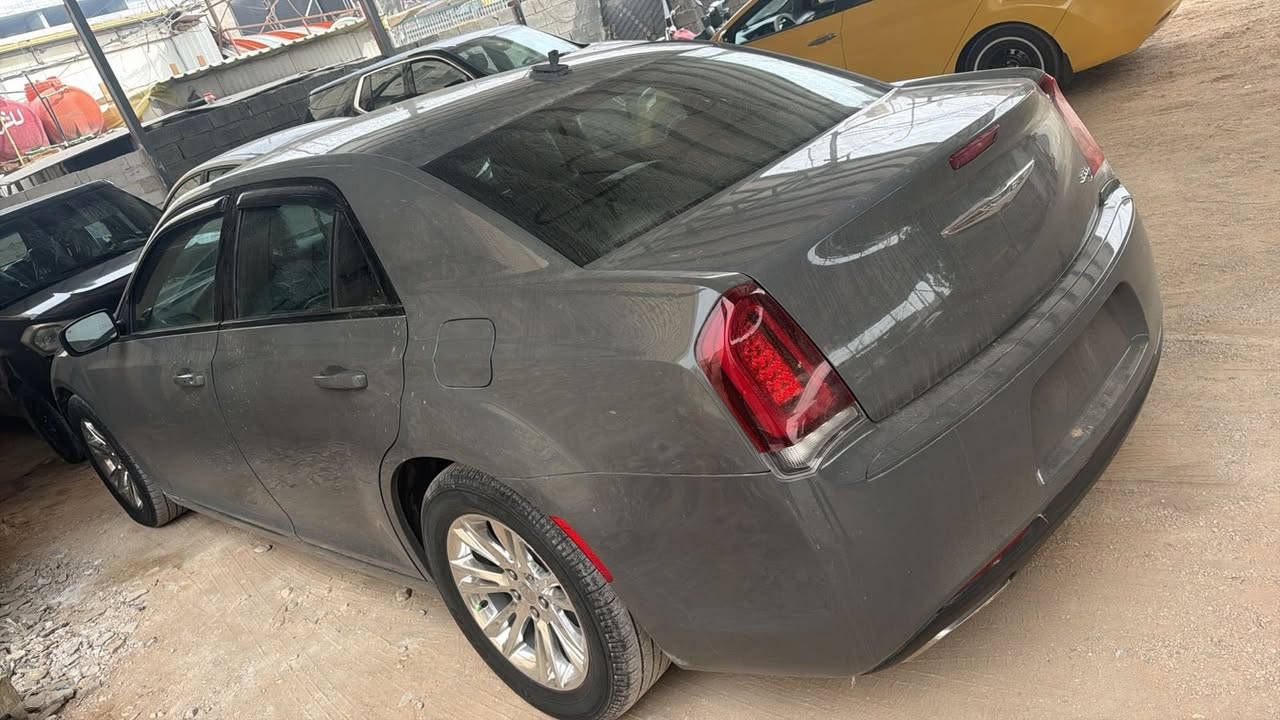 لبيع سياره جاهزه لعمل بيع سريع ١٨٥وبيه مجال بصيط لشراي مكاني كربلاه ***********
