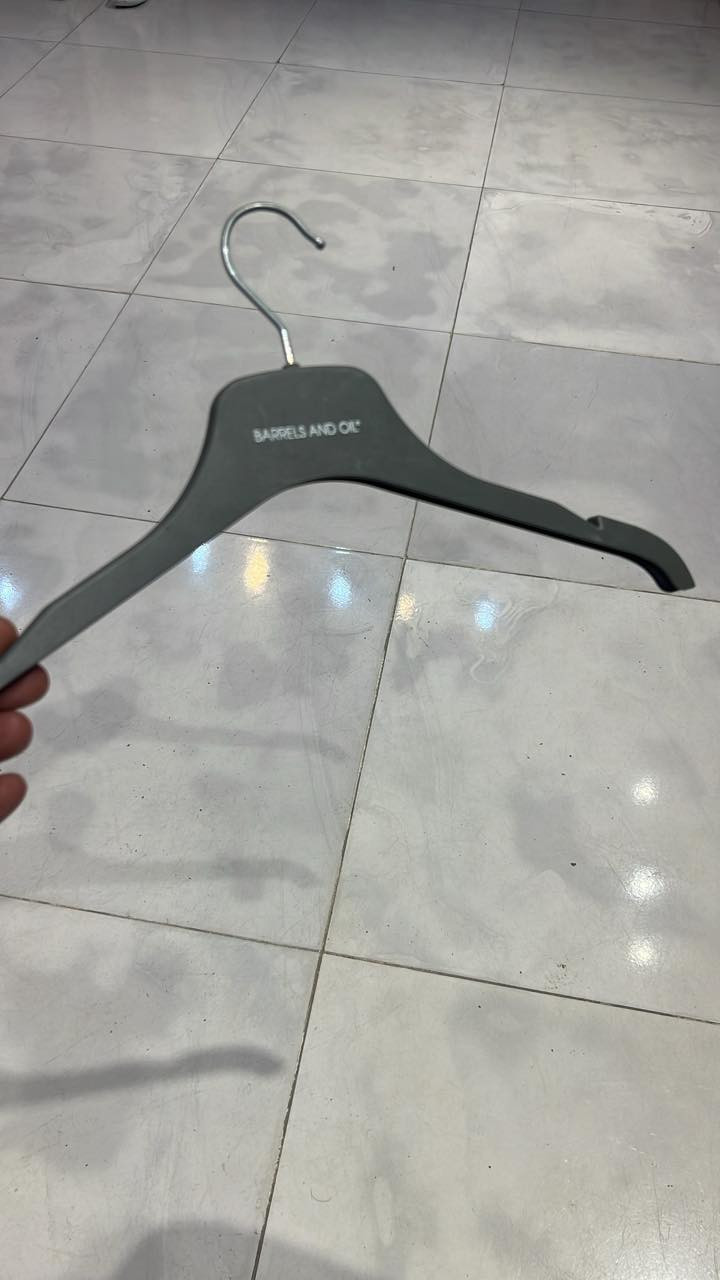 السلام عليكم  بضاعة للبيع جديدة  قياسات كاملة يعني كل موديل مبيوع منه قطعة قطعتين  واكو كم موديل ضال بيهن قطع البضاعة تنباع بيعة وحدة 

اما بخصوص الغراض عادي ابيعلك ع احتياجك 
 
1-  البضاعة اجلكم الله تنباع بيعة وحدة
شحاطات --احذيه-- نعل
2- ديكور
3- الاعلان
4- وكبنك 5 امتار 
5- تعاليك 150 قطعة
6- تعلاكة مال سليبرات 500 قطعة او اكثر 
والي يحب يشتري المحل كامل هم عادي مكانه شغال والمحل قديم ومعروف وينباع مع البيج 
عنوانة بغداد الشعلة مدخل شارع 60 ثالث عمارة ع يسار
***********
