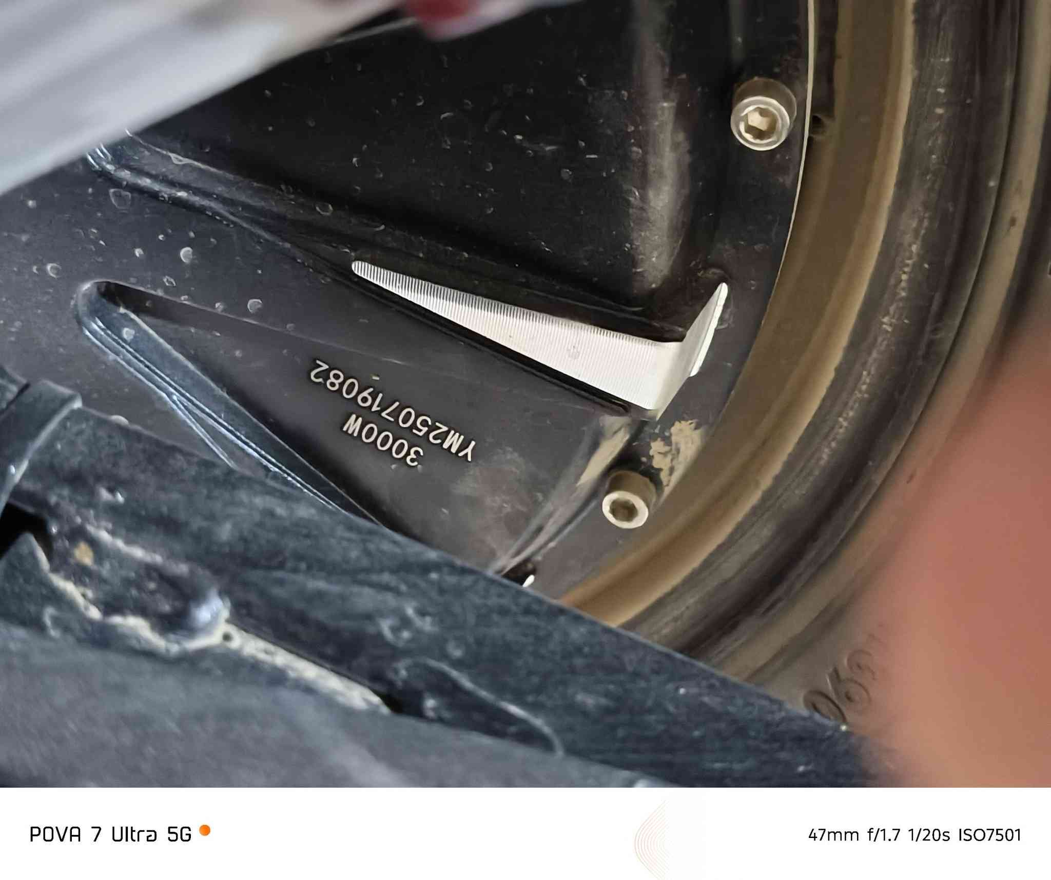 سلام عليكم 
دراجه شحن من نوع F15 من شركة كوريه امار تجي بيها اربع سرع تمشي حقيقي 90 وبيها نظام الP للحمايه والامان وبيها بك R واشارات يمين ويسار ولايت عالي ناصي تجي ملف 3000 حقيقي و سته باتري من شركة ونلي الدراجه جديده غير مستخدمه ابداً مكاني بابل خلف الكراج الموحد والسعر خاص للاتصال *********** او *********** متواجد ماسنجر و واتساب
