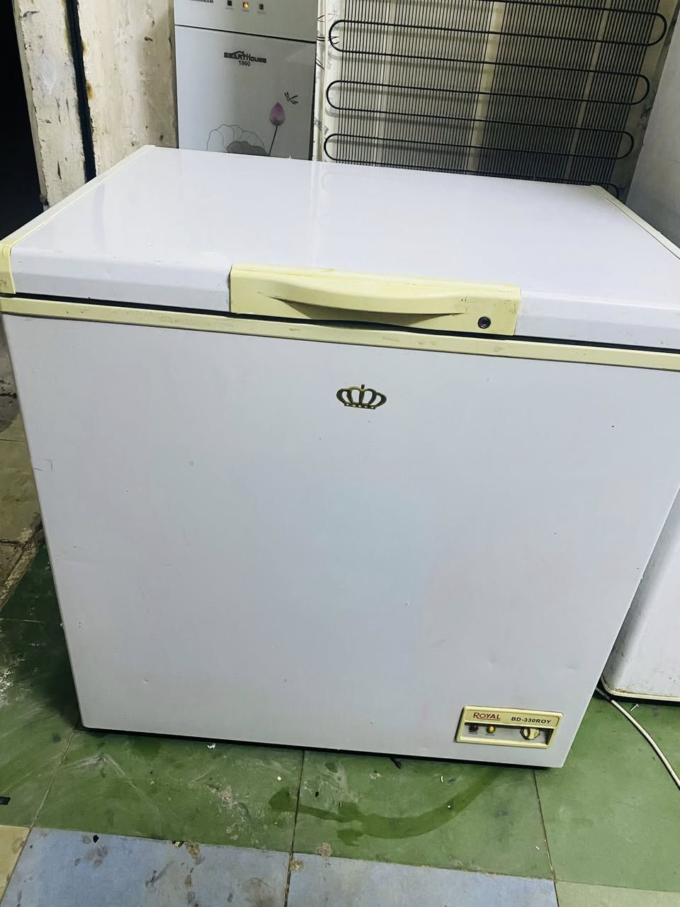 إسلام عليكم مجمدة شغالة بشرط كل عيب مابيها تجميد فول بلادي مامصلحه ماطور مامفتوح نظافة 97٪؜ السعر 90 الشراي يتصل على رقم ***********
